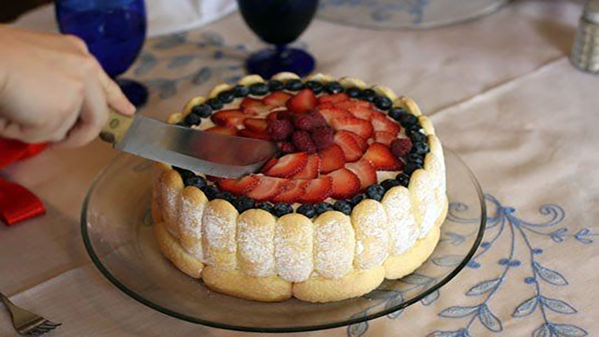 Σαρλότ με χουρμάδες: μια γλυκιά απόλαυση για όλους