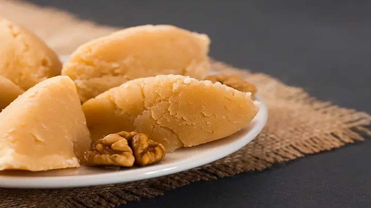 Ψητός χαλβάς με λεμόνι και αμύγδαλα.