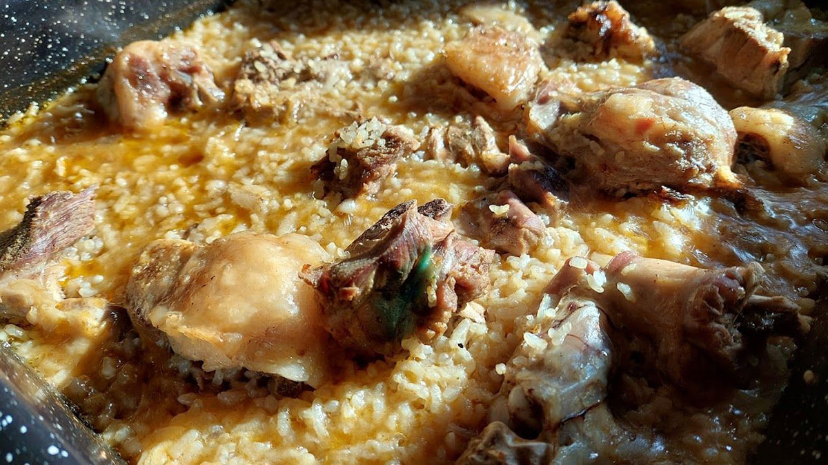 Ελμπασάν ταβά με αρνάκι και γιαούρτι Τέλειος συνδυασμός