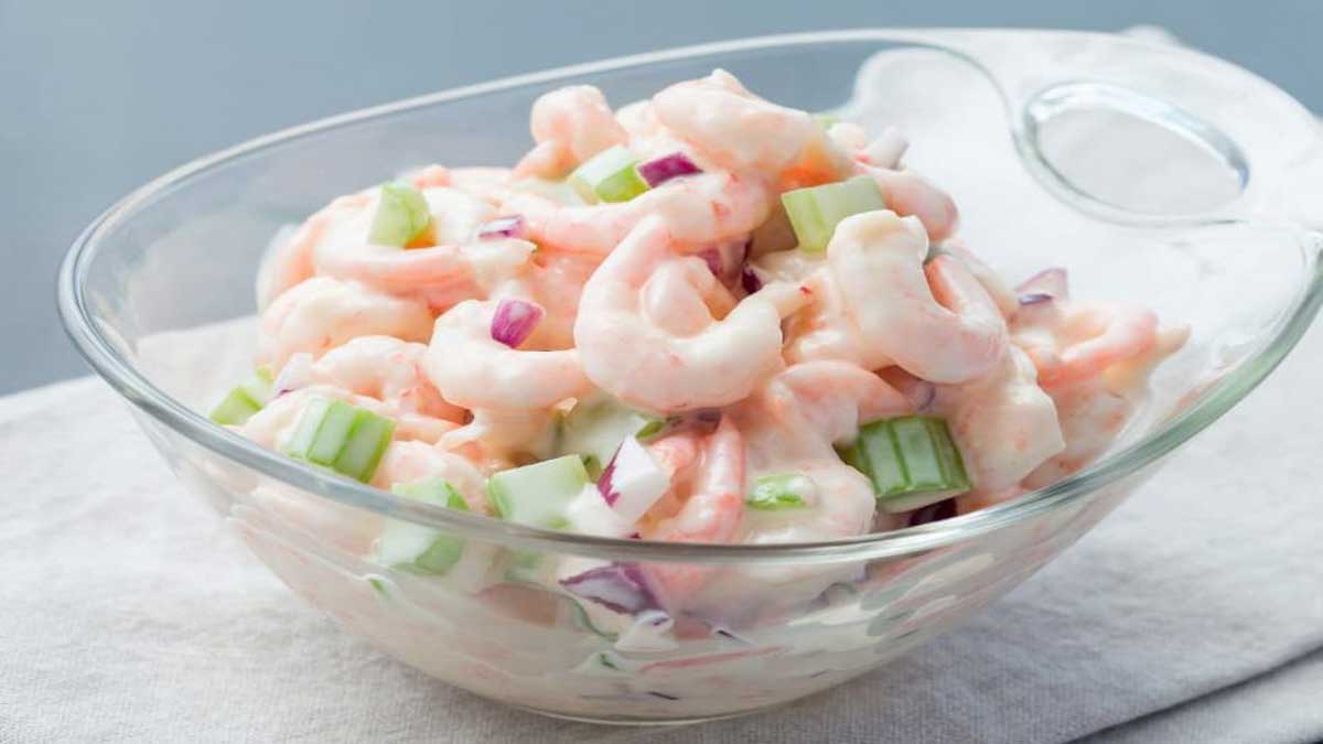 Γαριδοσαλάτα με σέλινο: ένα δροσιστικό και ελαφρύ πιάτο