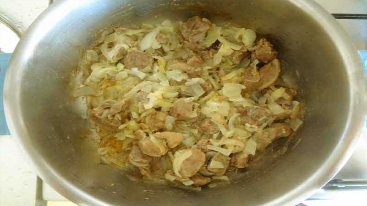 Κατσικάκι λεμονάτο κατσαρόλας: ένα πολύ νόστιμο πιάτο