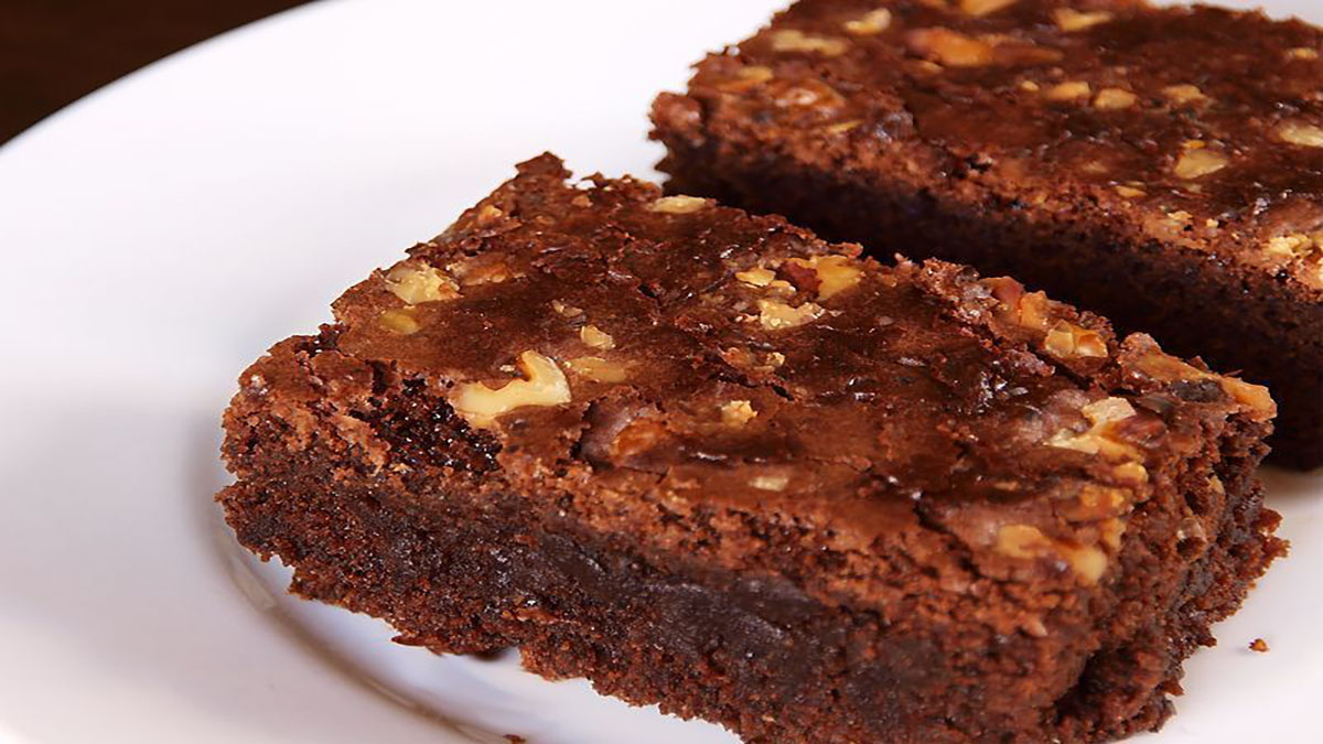 Κεικ με σοκολάτα και καρύδια για όλους