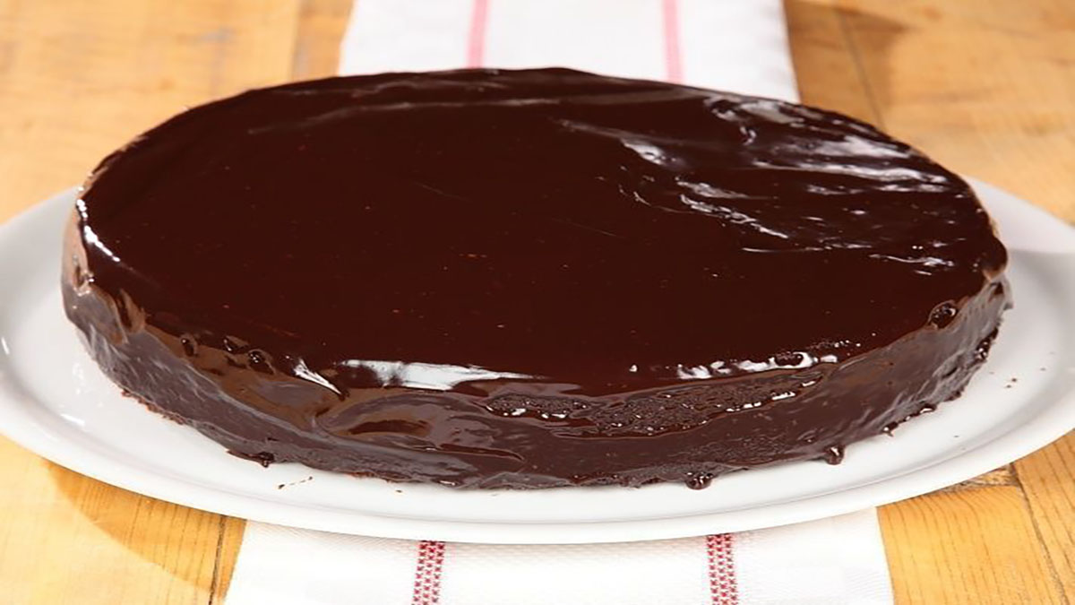 Κέικ σοκολάτας με γλάσσο σοκολάτας