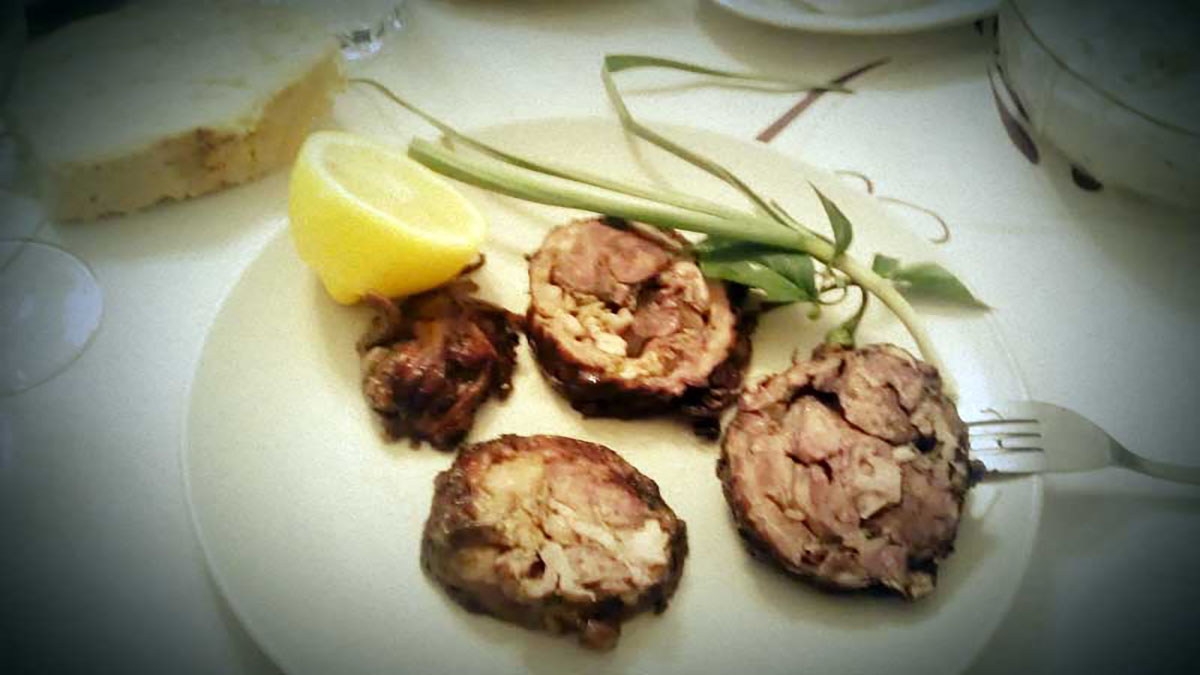 Κοκορέτσι στα κάρβουνα: μια συνταγή που δύσκολα λες όχι