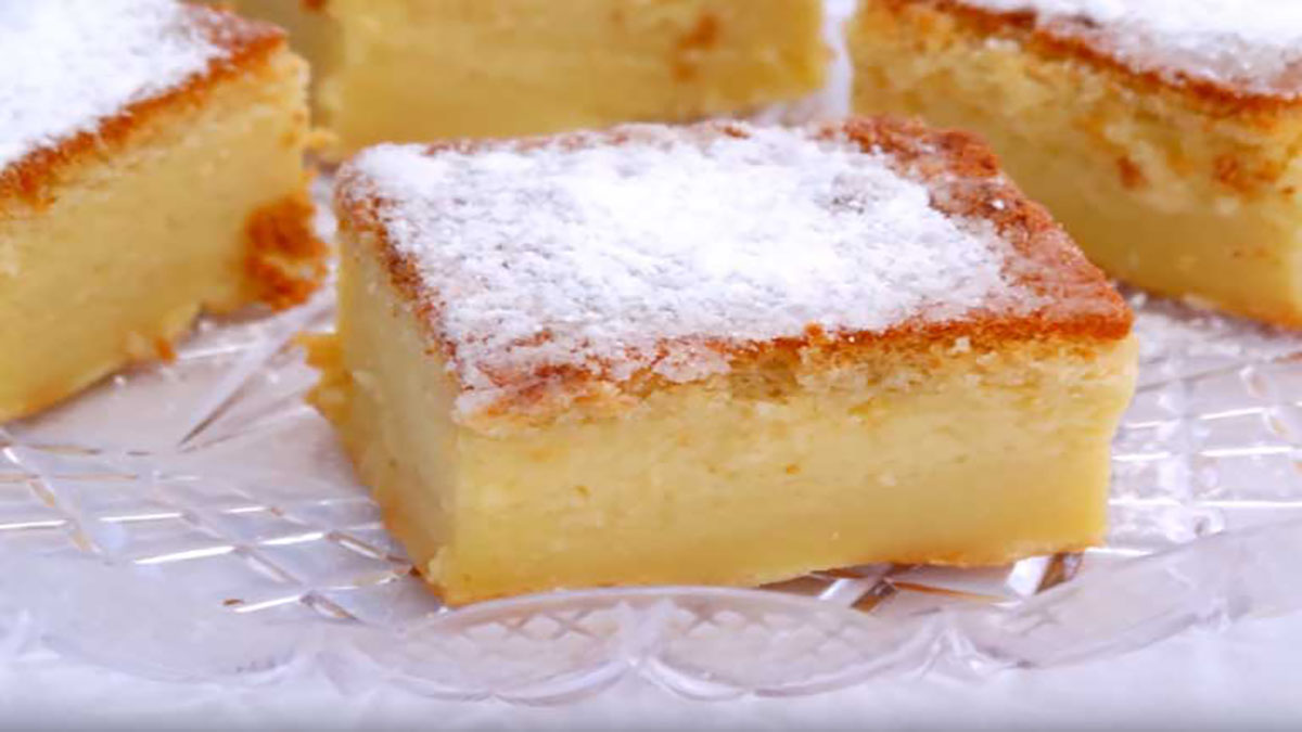 Το μαγικό κέικ τριών στρώσεων: πολύ ιδιαίτερα γευστικό κέικ