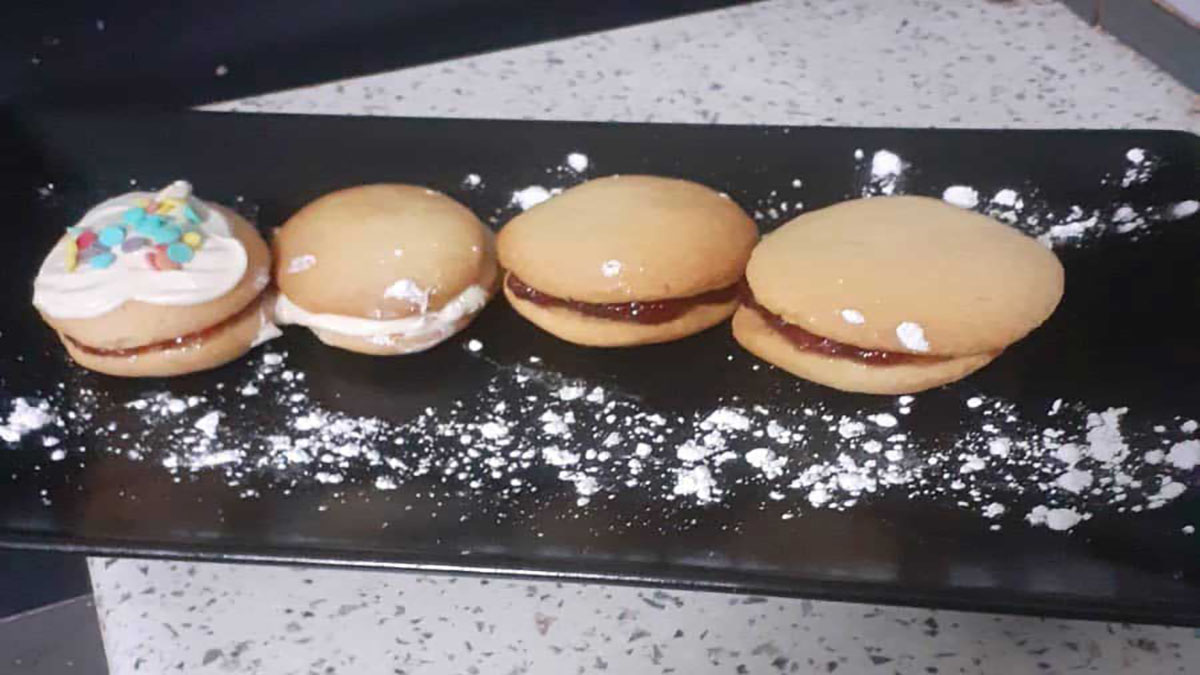 Πεντανόστιμα Μπισκοτάκια με μαρμελάδα: εύκολο, νόστιμο γλυκό