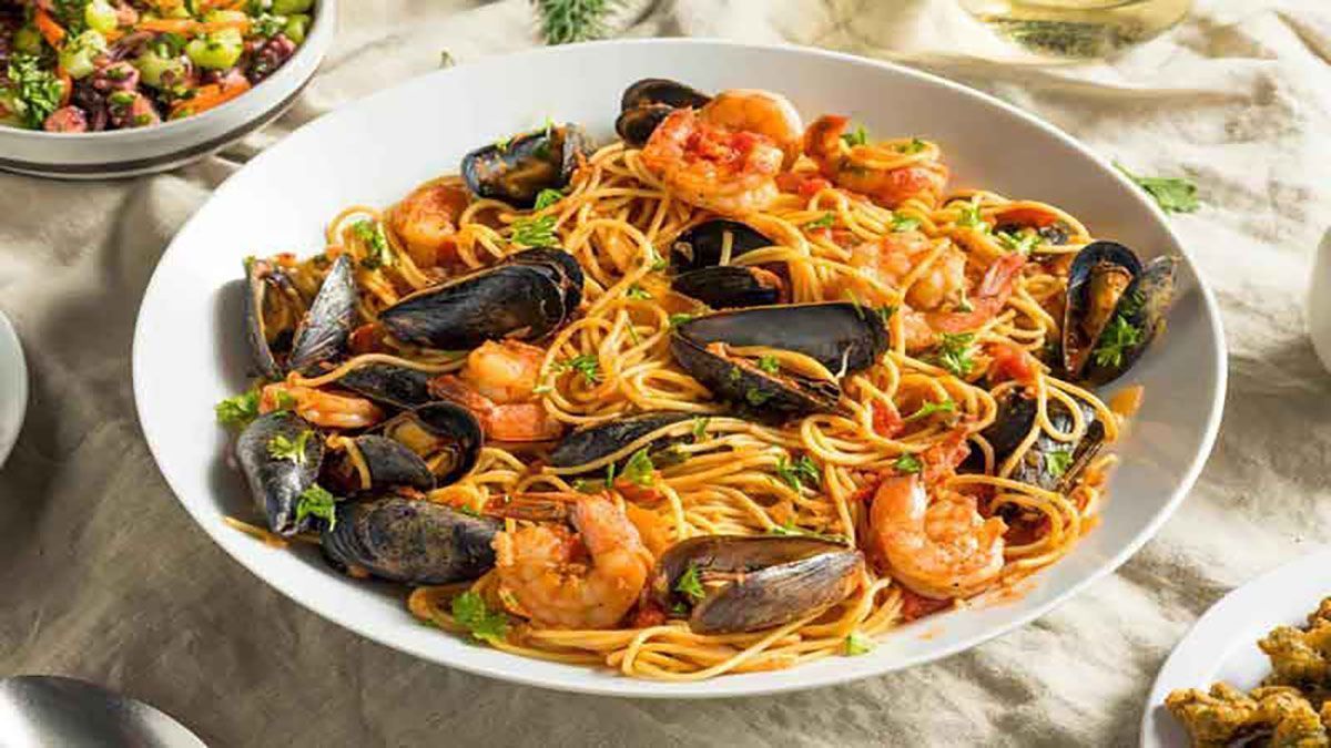 Σπαγγέτι με θαλασσινά: αυθεντική ιταλική συνταγή
